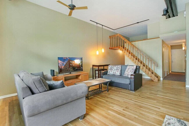 Foto del edificio - 2343 N Greenview Ave