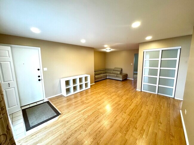 Foto del edificio - 2215 Nichols Rd