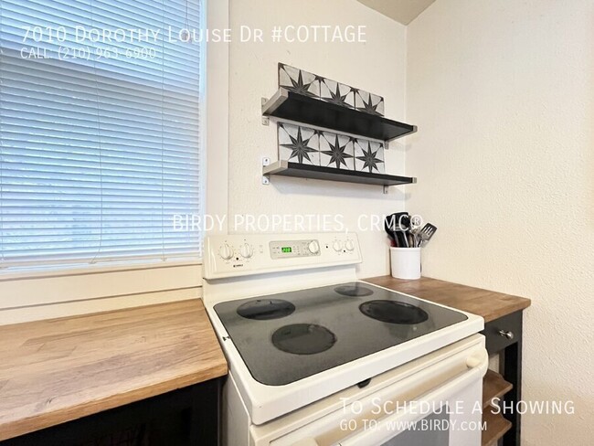 Building Photo - "Fully Furnished 2-Bedroom Cottage in San ...