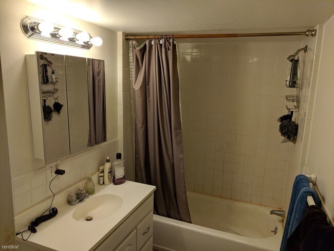 Building Photo - 2 br, 1 bath  - 70 Highland Ave