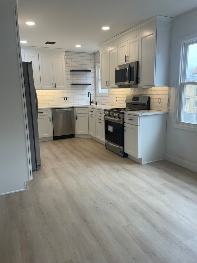 Building Photo - 122 Harrison Ave