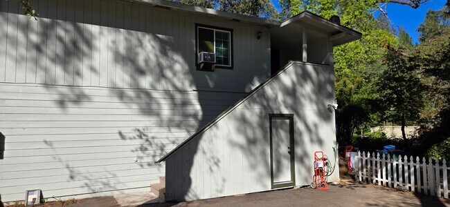Foto del edificio - 15871 Little Valley Rd