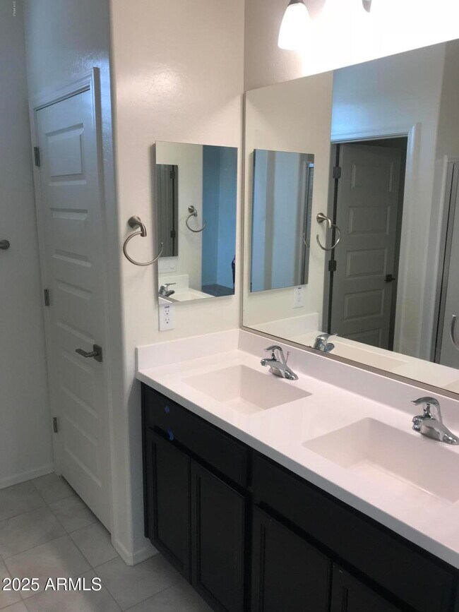 Building Photo - 536 E Creosote Dr