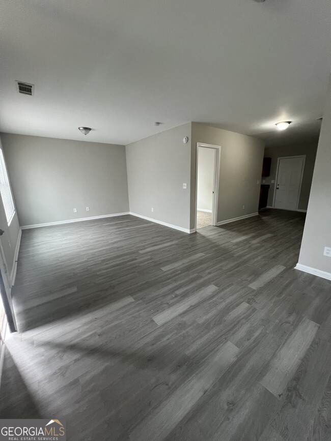 Foto del edificio - 733 Wheel House Ln
