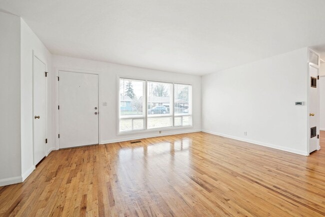 Building Photo - 330 E Jersey St