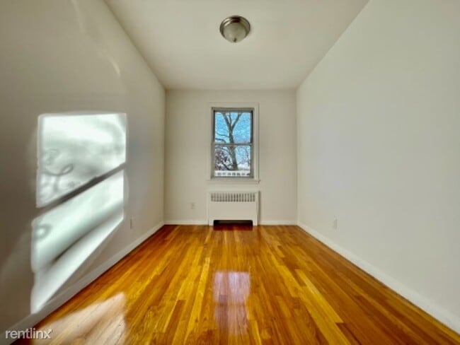 Building Photo - 1 br, 1 bath Townhome - 179 White Plains R...