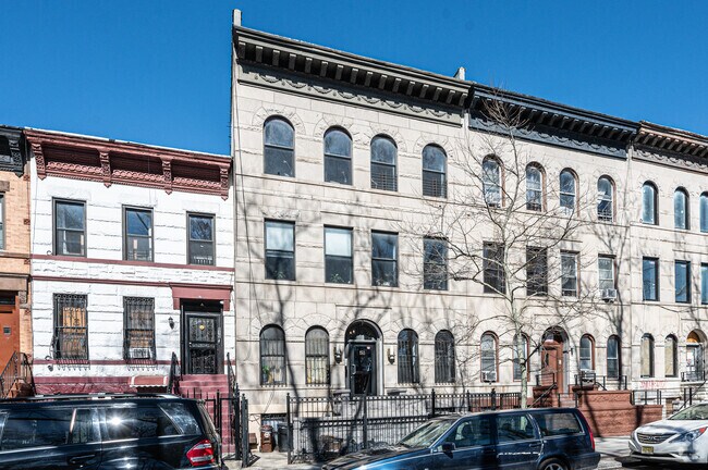 Building Photo - 821 Halsey St
