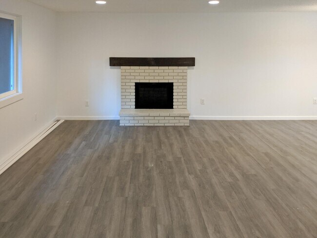 ¡Sala de estar - 14513 NE Juniper Avenue