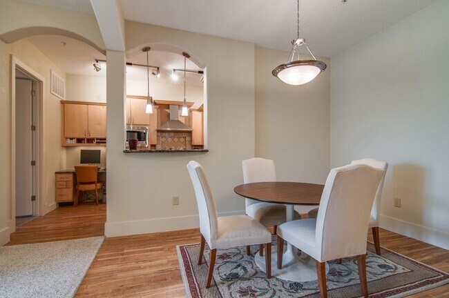 Foto del edificio - Available NOW! 2-Bed/2-Bath Hillsboro/Belmont