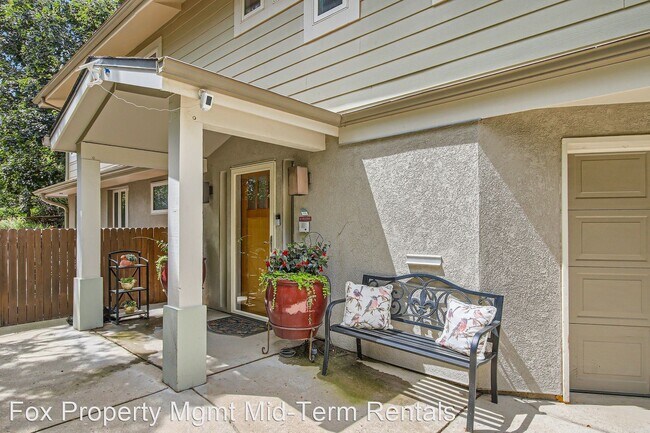 Building Photo - 4 br, 2.5 bath House - 1550 Bluebell Ave