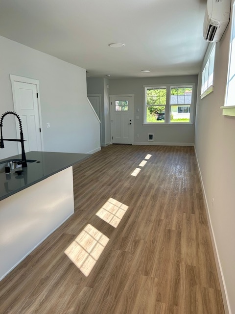 Building Photo - 544 E Sunset Dr