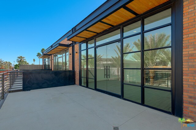 Building Photo - 111 N Palm Canyon Dr