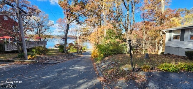 Building Photo - 13 Elizabeth Rd