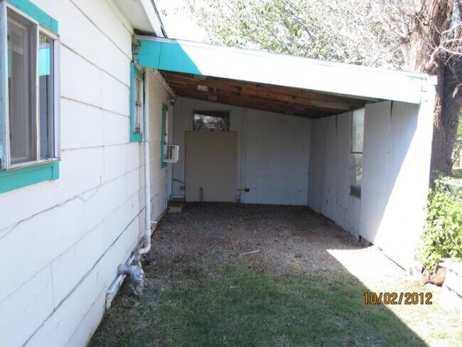 Building Photo - 615 S Navajoe St