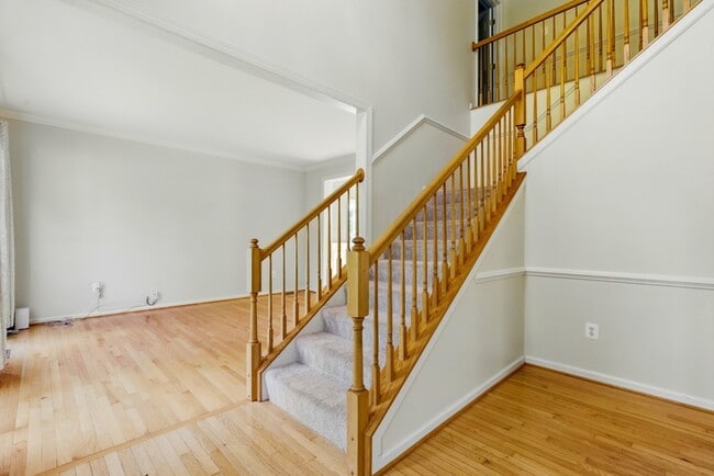 Building Photo - 2513 Holly Springs Ct