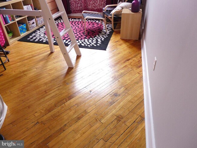 Building Photo - 200 Lincoln Ave