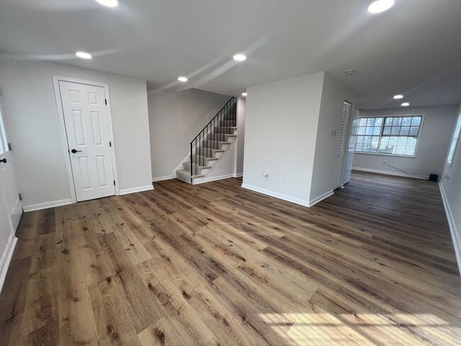 Building Photo - Amazing 3 BR/1.5 BA Townhome in Landover!