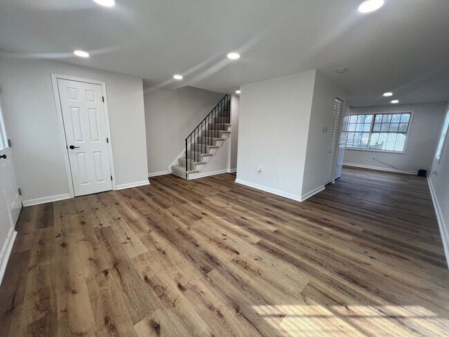 Building Photo - Amazing 3 BR/1.5 BA Townhome in Landover!