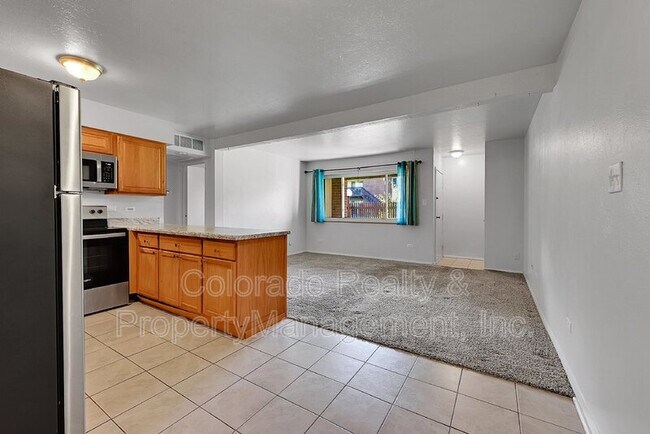 Foto del edificio - 3663 S Sheridan Blvd