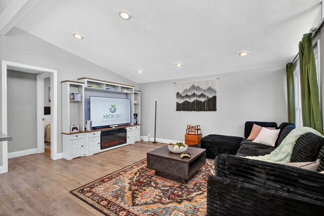 Foto del edificio - 1004 Airport Blvd