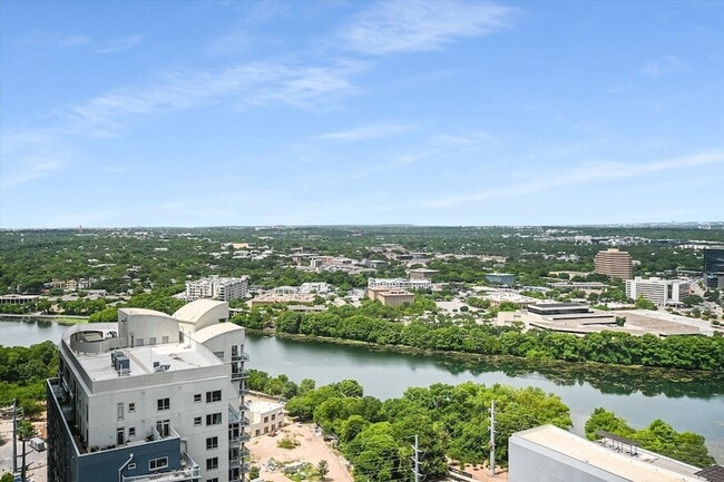 Foto del edificio - 610 Davis St
