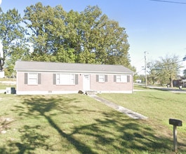 Building Photo - 1305 Maddux Ave