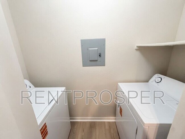 Building Photo - 5501 Rosebriar Way