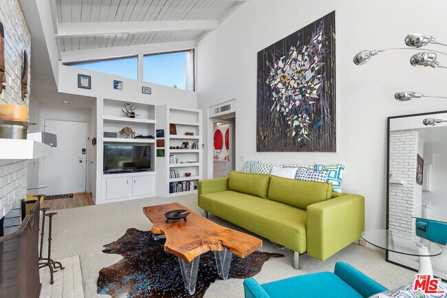 Foto del edificio - 1340 S Beverly Glen Blvd