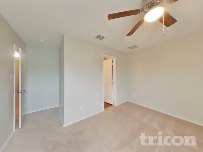 Foto del edificio - 5632 McClelland St