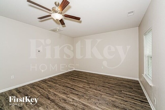 Building Photo - 6986 Rebecca Ln