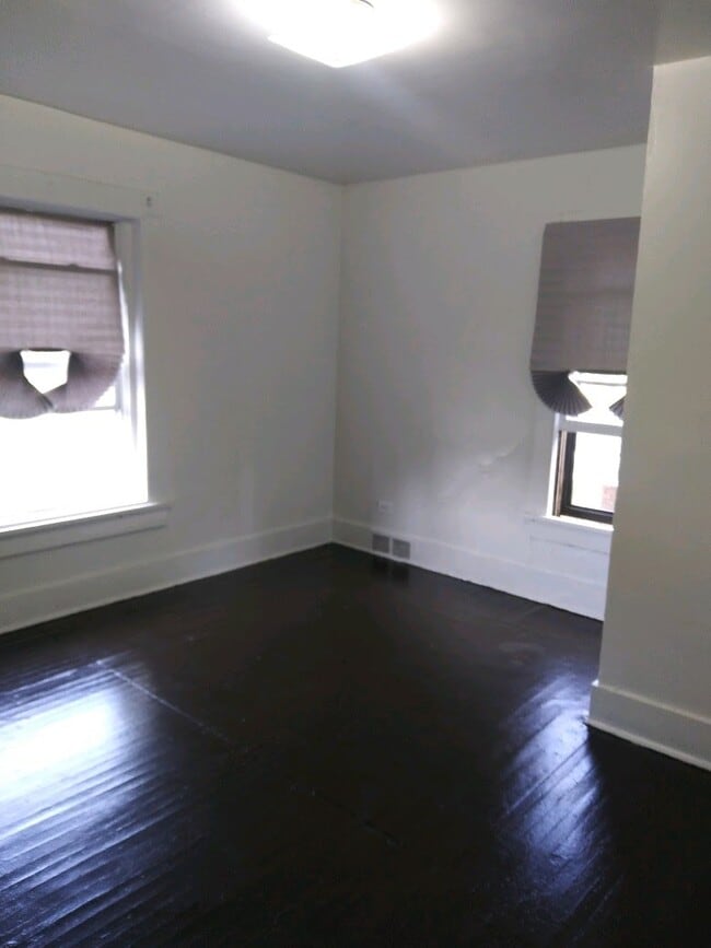 Foto del edificio - 818 Shorb Ave NW