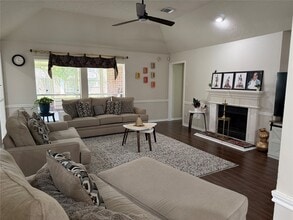 Building Photo - 11807 McKinney Falls Ct