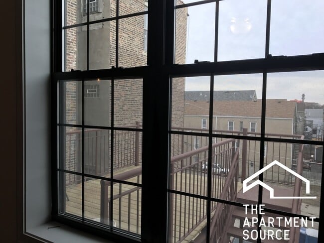 Building Photo - 2009 S Laflin St