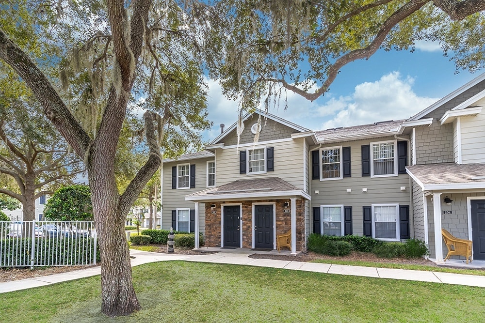 Exterior Building - Lake Harris Cove