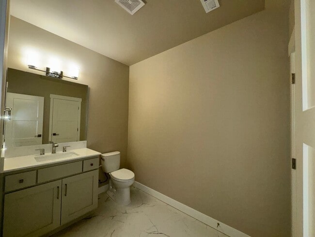 Foto del edificio - 1606 106th Pl SW