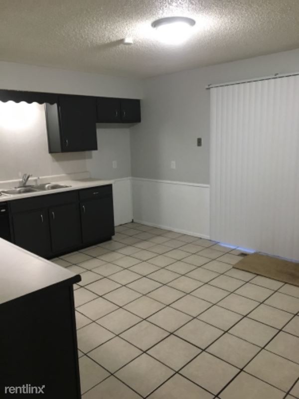 Building Photo - 2828 E Stanford St