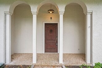 Building Photo - 10519 Fawnview Dr