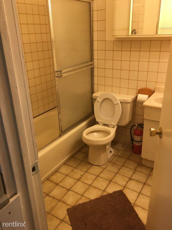 Building Photo - 3 br, 1 bath House - 8 Adella Pl Apt 1