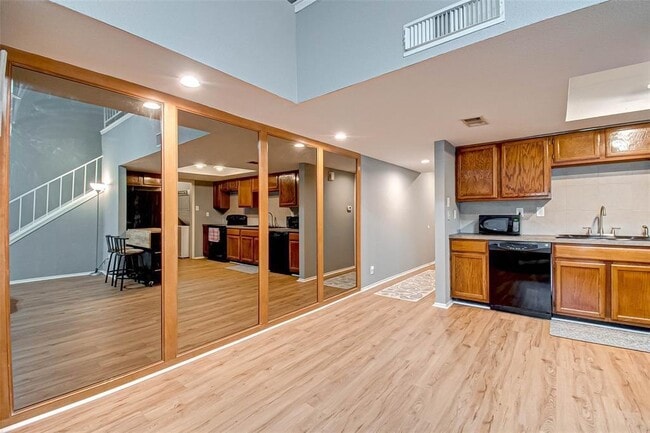 Building Photo - 14777 Wunderlich Dr