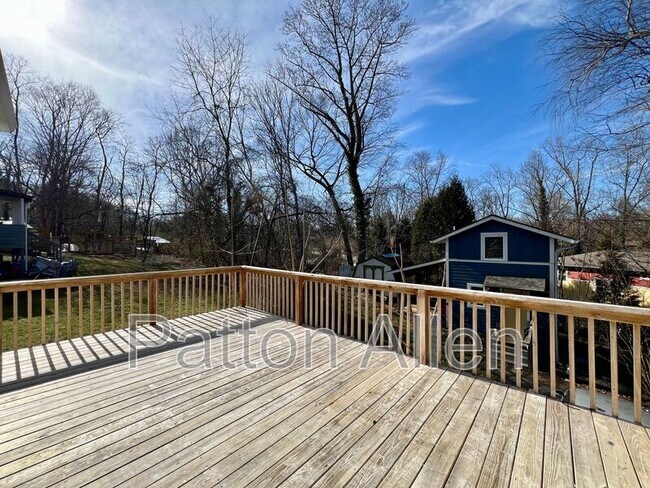 Building Photo - 53 Riverview Dr