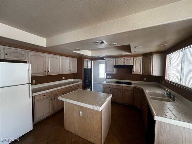 Building Photo - 289 Vallarte Dr