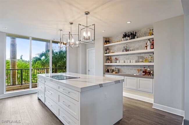 Foto del edificio - 8720 Bay Colony Dr