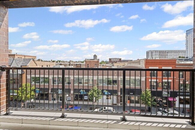 Building Photo - 1036 Lake St