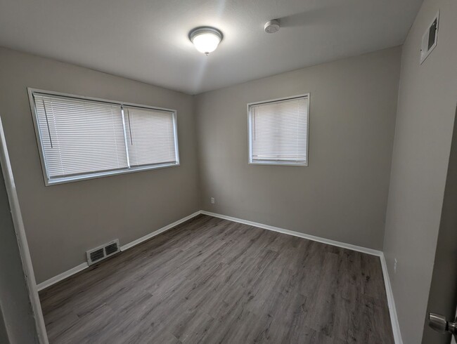 Foto del edificio - **$500 Security Deposit & 1st Month Free w...