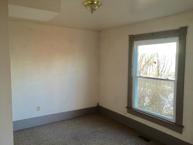 Foto del edificio - 3 bedrooms, yard and garage
