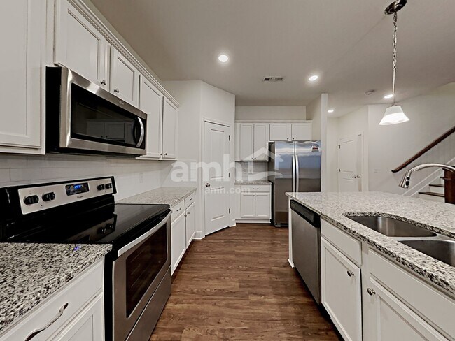 Foto del edificio - 5075 Trailwater Dr