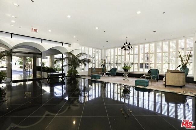 Foto del edificio - 1333 S Beverly Glen Blvd