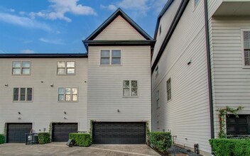 Building Photo - 610 Delano St