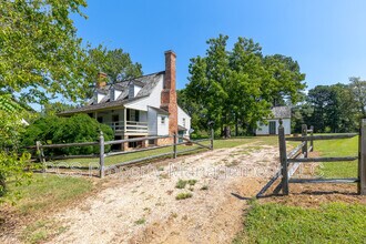 Building Photo - 11826 Colonial Trail W