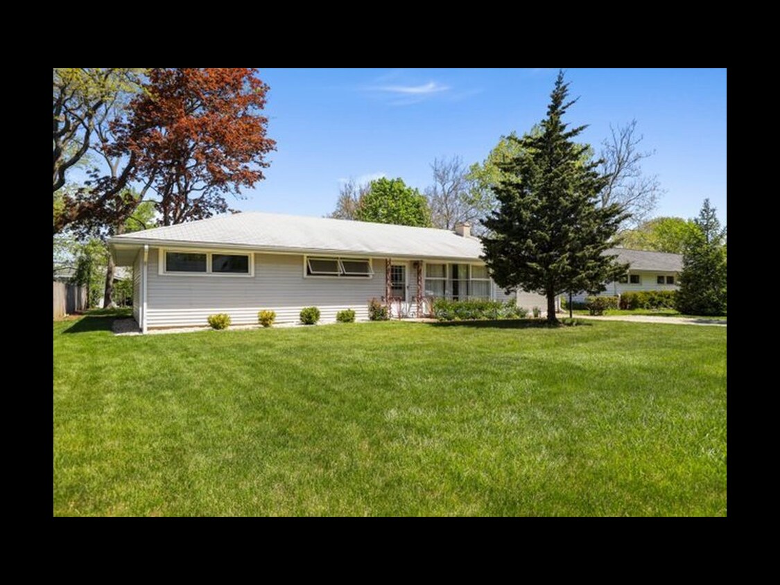 Primary Photo - 717 Parkway Dr